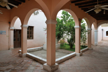 Experience Local Art in the Casa de la Cultura