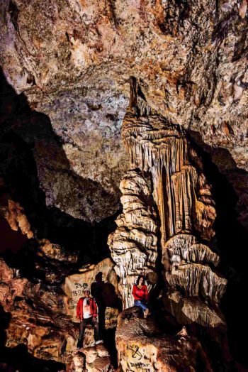 Explore Cueva de los Riscos de Santiago