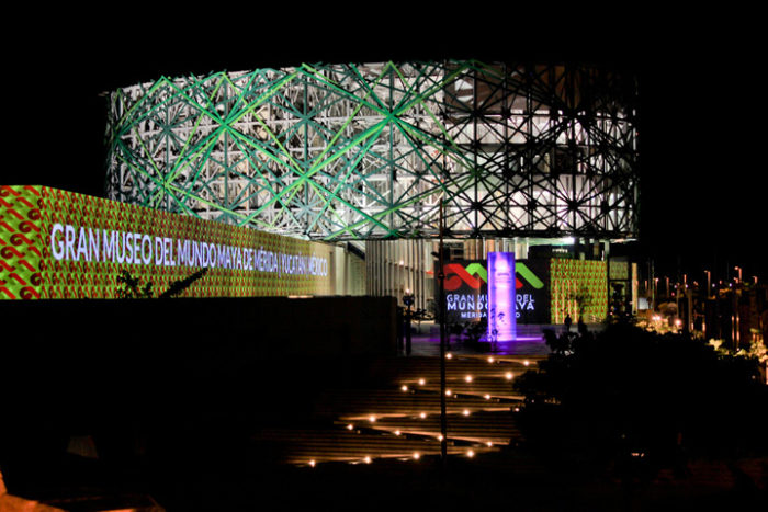 Gran-Museo-Maya-Mérida-Yucatán-noche