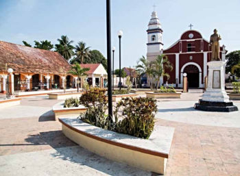 Benito Juárez Park and La Perla de los Ríos Ice Cream Shop