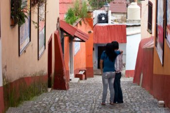 Callejón de los Artistas Alleyway