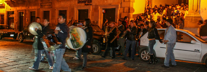 Vive una callejoneada