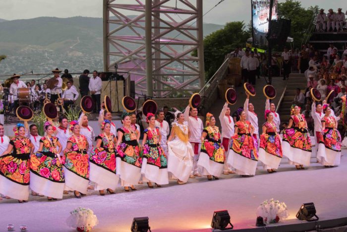 IMAGEN-GUELAGUETZA-Oaxaca-Ciudad de Oaxaca-danza-color