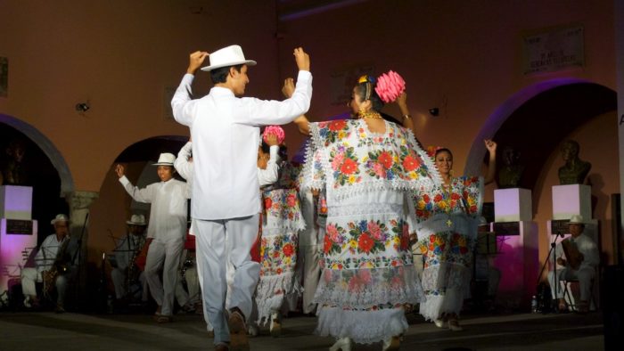Parque Santa Lucía-Trova-Yucateca-jueves-Mérida-Yucatán
